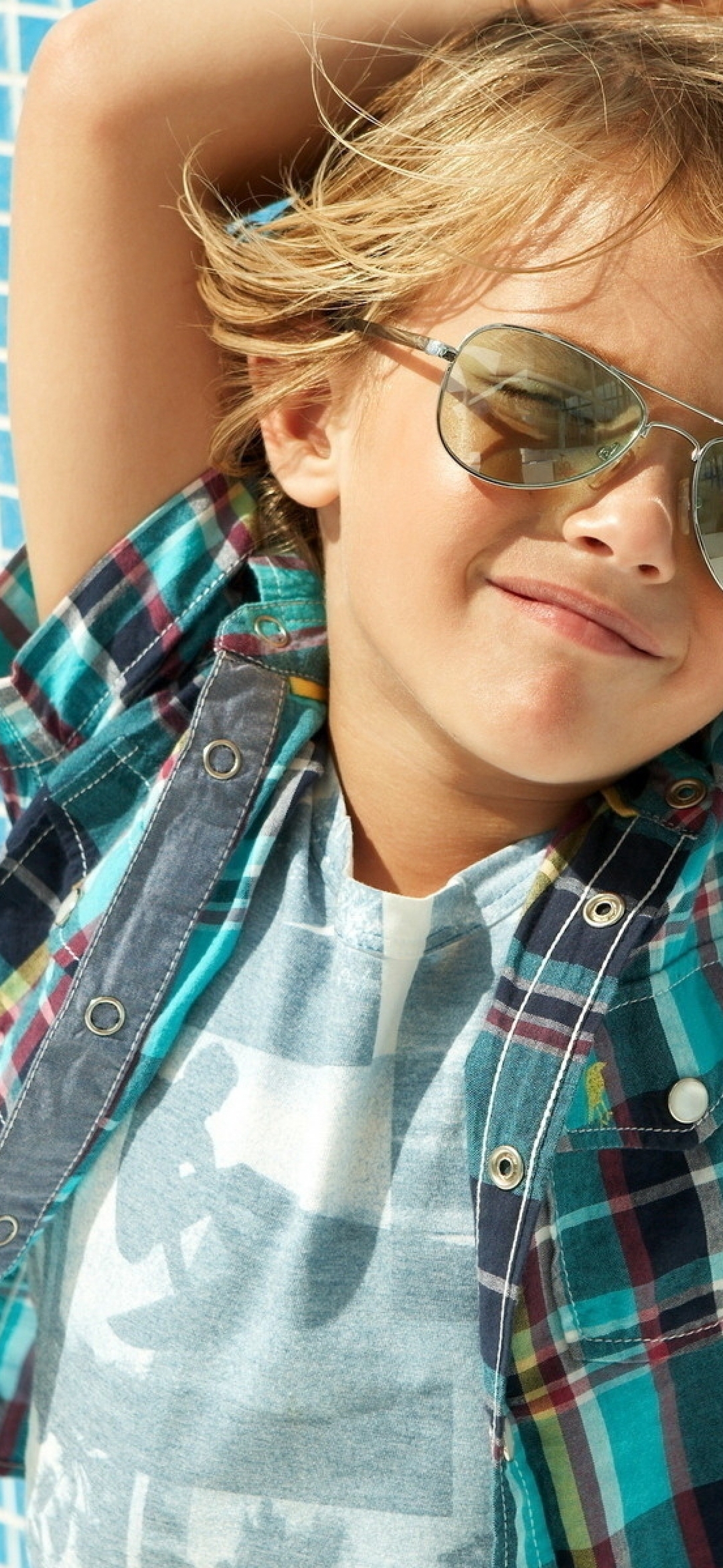 Картинка: Мальчик, очки, лицо, рубашка, улыбка, настроение, лето, солнце, тень