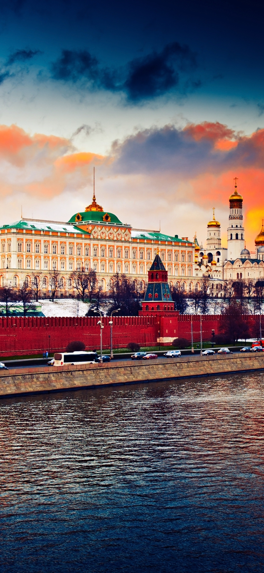 Image: Kremlin, Moscow, city, river, architecture, transportation, traffic