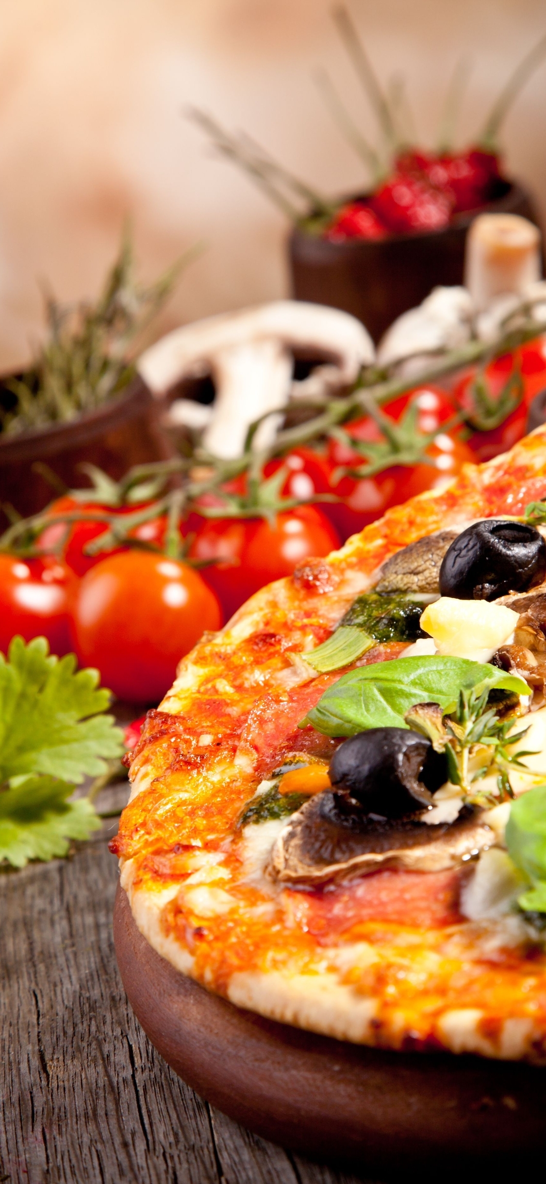 Image: Pizza, olives, greens, tomatoes, mushrooms
