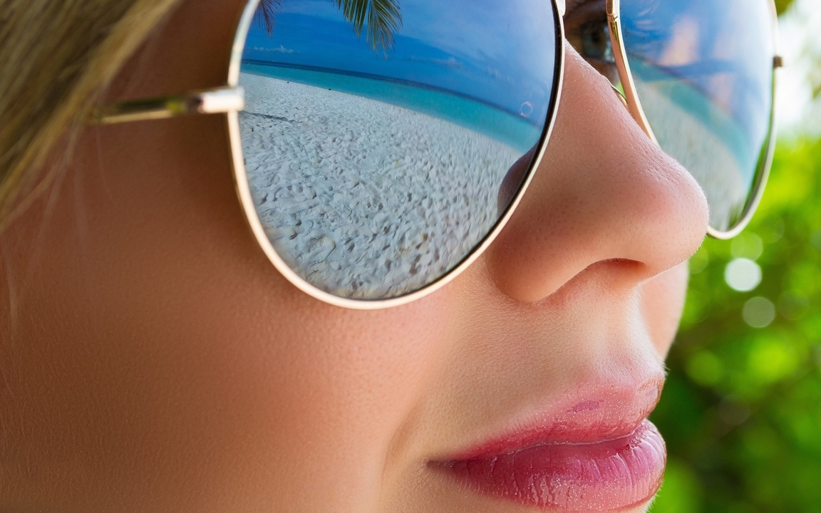Картинка: Очки, отражение, пляж, песок, море, небо, девушка, лицо, блондинка