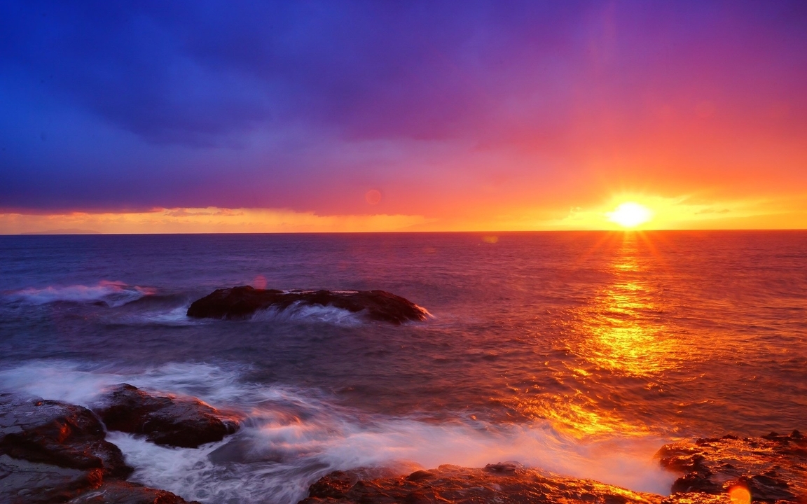 Картинка: Море, закат, камни, волны, берег, небо, Солнце, облака, отражение