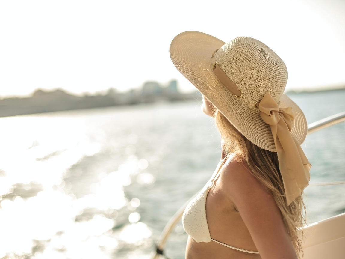 Image: Girl, day, hat, swimsuit, yacht, sea, blur, horizon