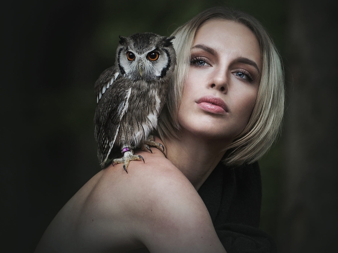 Image: Girl, blonde, face, shoulders, owl, sitting