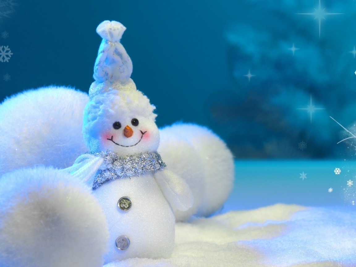 Картинка: Снеговик, улыбка, пуговицы, шарф, шапка, снег, снежные шары, снежинки, зима, Новый год