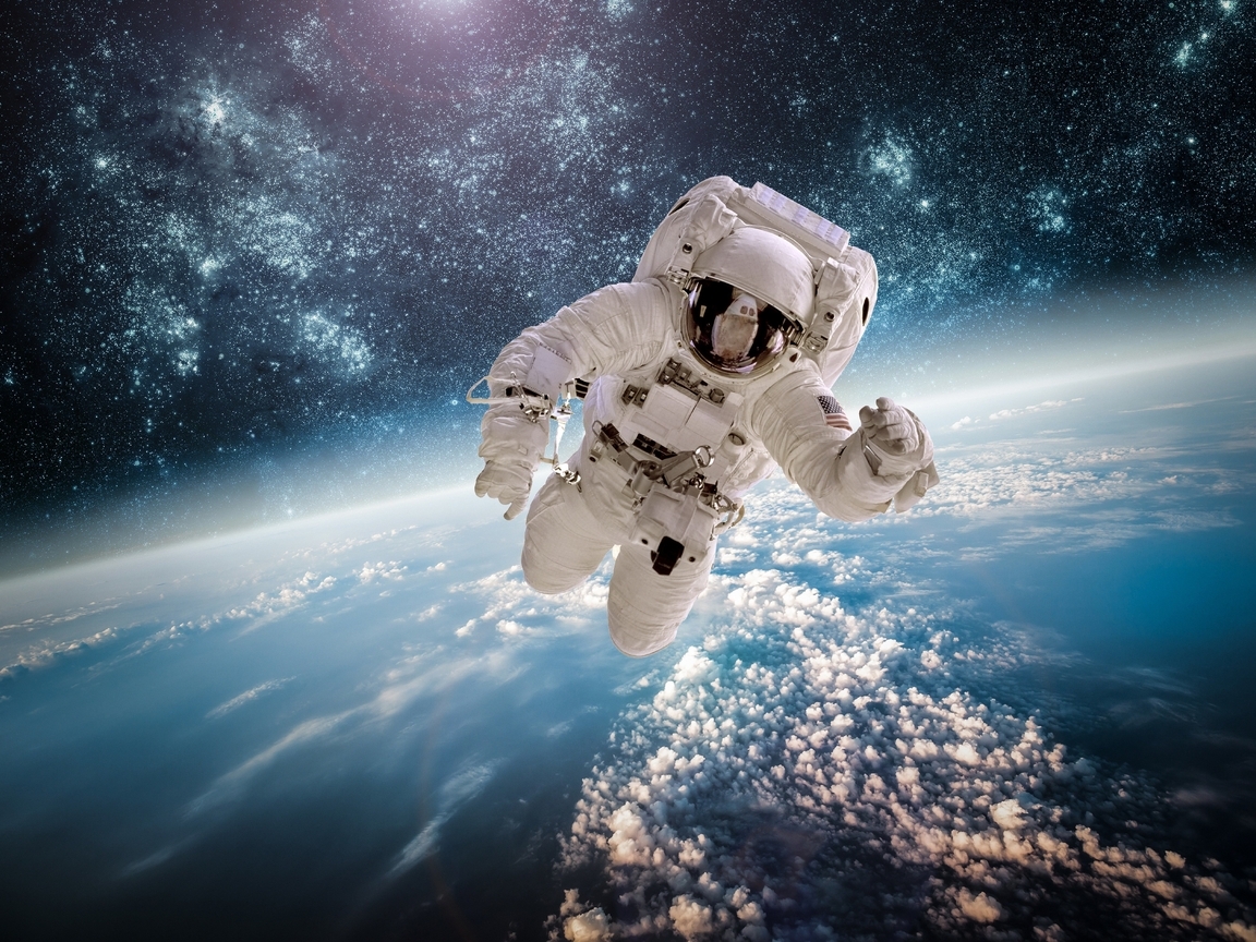 Картинка: Астронавт, космонавт, скафандр, невесомость, полёт, галактика, пространство, звёзды, облака