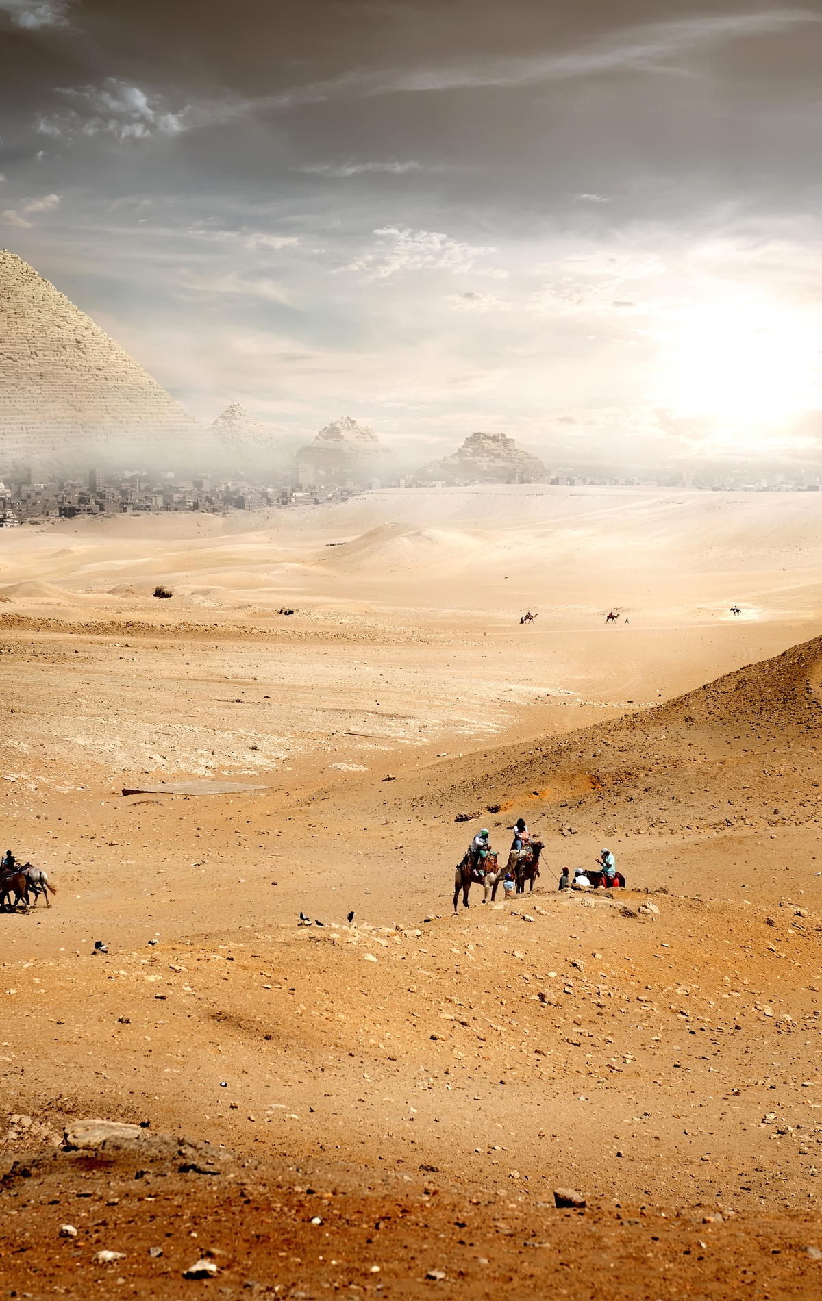 Картинка: Пустыня, Desert, лошади, верюлюды, пески, небо, город, пирамиды, туман, солнце, облака, пейзаж, фантастика, люди