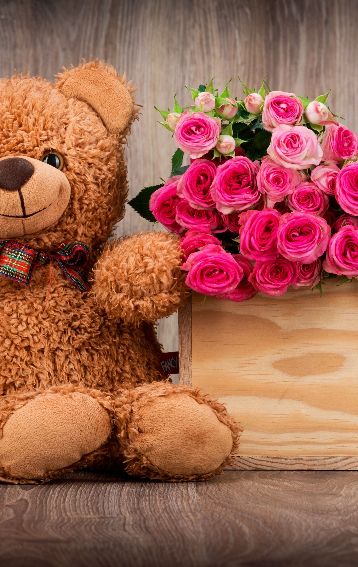 Картинка: Медвежонок, плюшевый, бантик, глаза, игрушка, цветы, розы, букет, коробка, день рождения, праздник, настроение