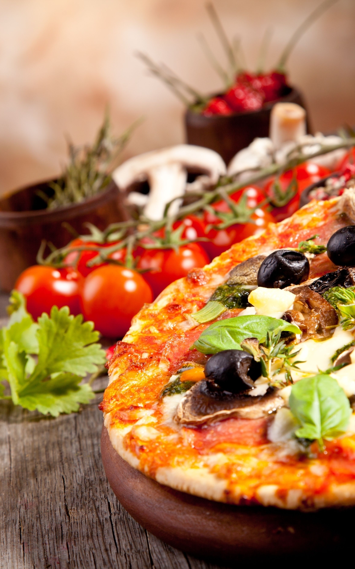 Картинка: Пицца, оливки, зелень, помидоры, грибы