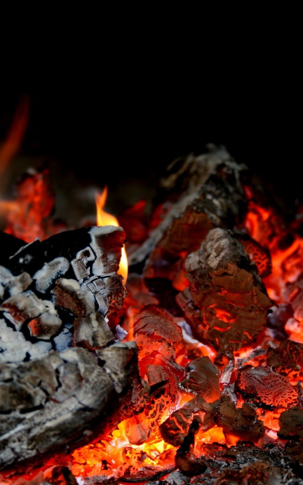 Image: Coal, fire, heat, dark background