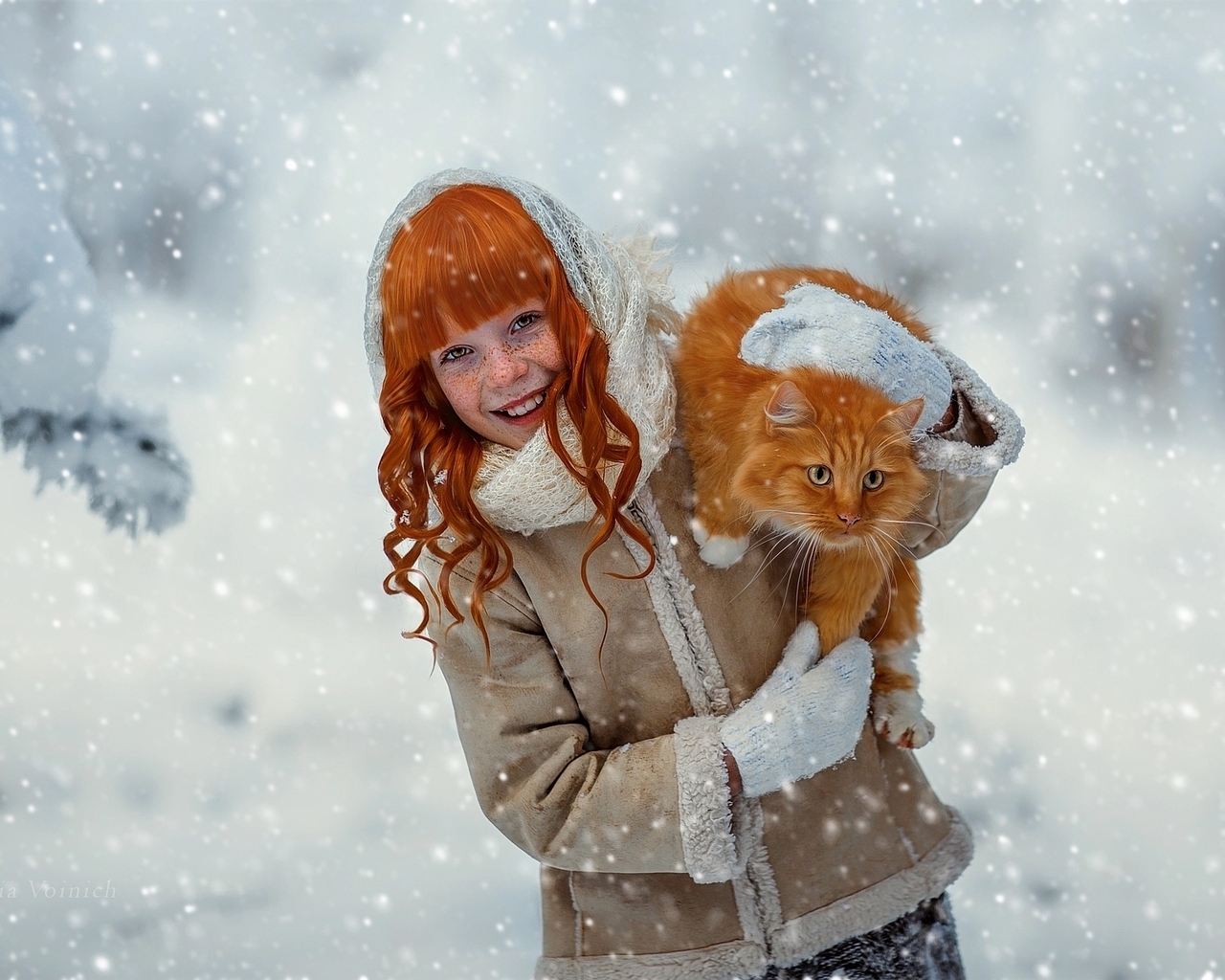 Картинка: Девочка, кот, рыжий, зима, снег, улыбка