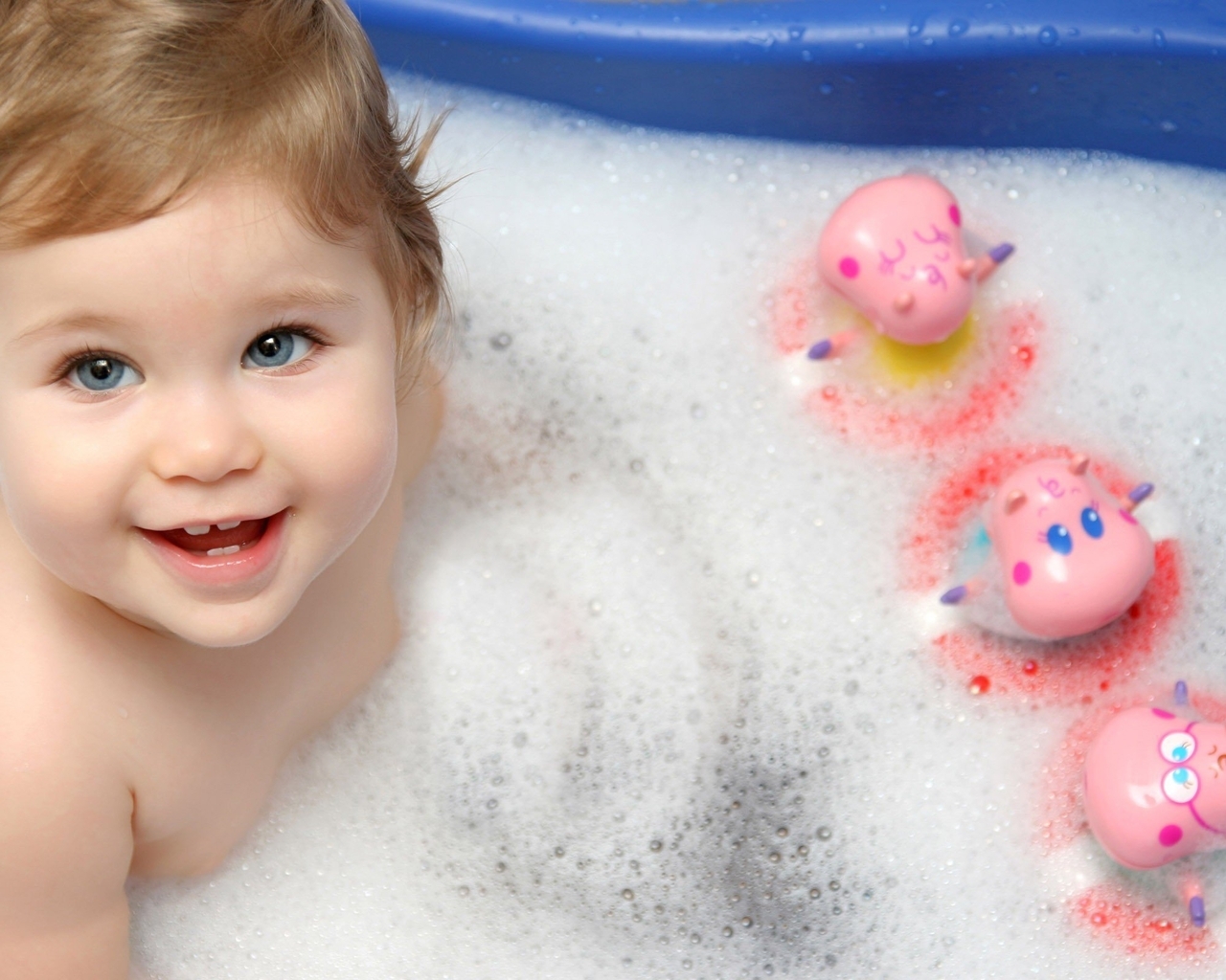 Image: Little girl, baby, bathing, bath, foam, toy, joy, smile