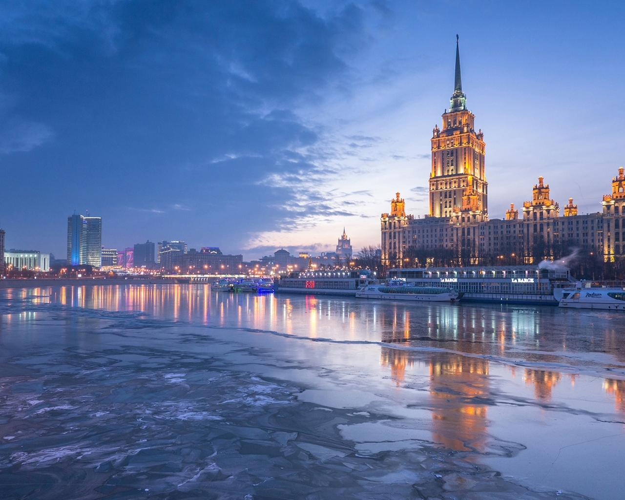 Image: Moscow, Radisson Royal, Hotel, lights, lighting, ice, melting