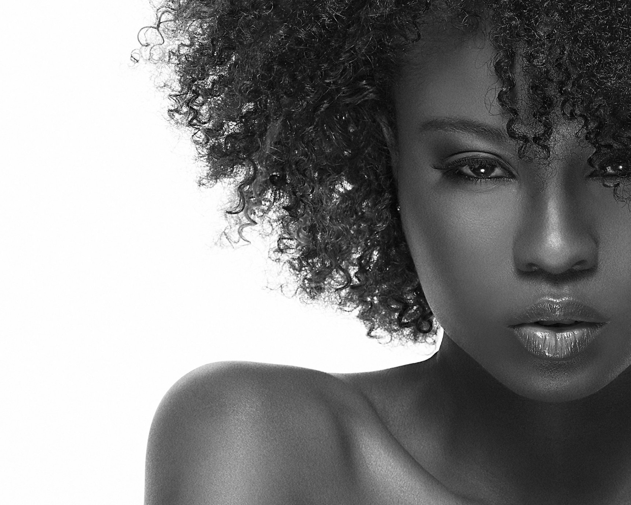 Картинка: Афроамариканка, девушка, темнокожая, лицо, губы, волосы, кудряшки