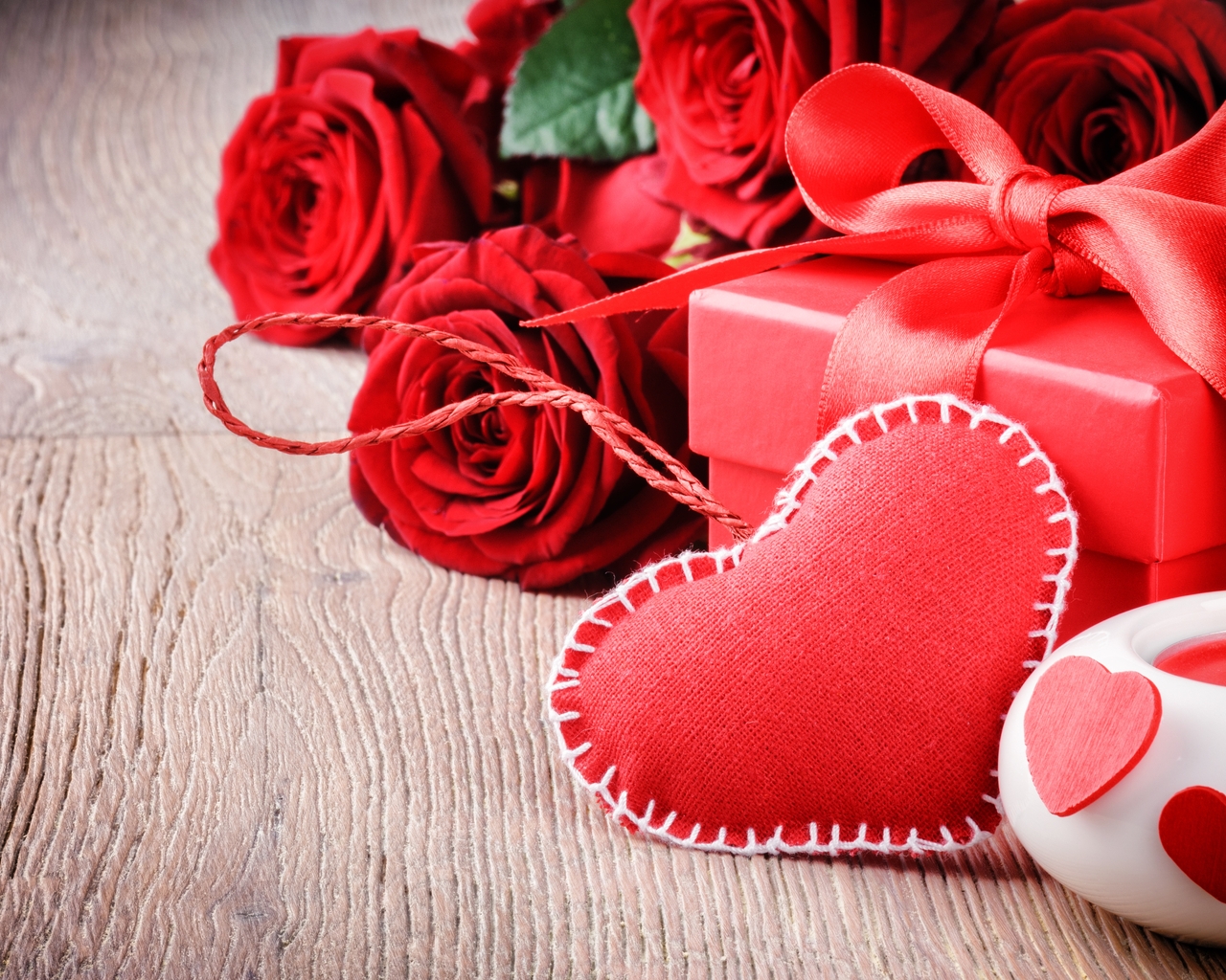 Картинка: День Святого Валентина, свеча, сердце, красное, любовь, подарок, розы, цветы