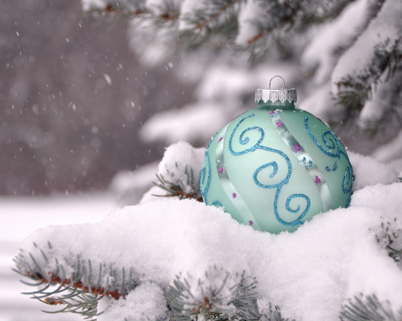 Картинка: Новогодний, шар, снег, ветки, ель