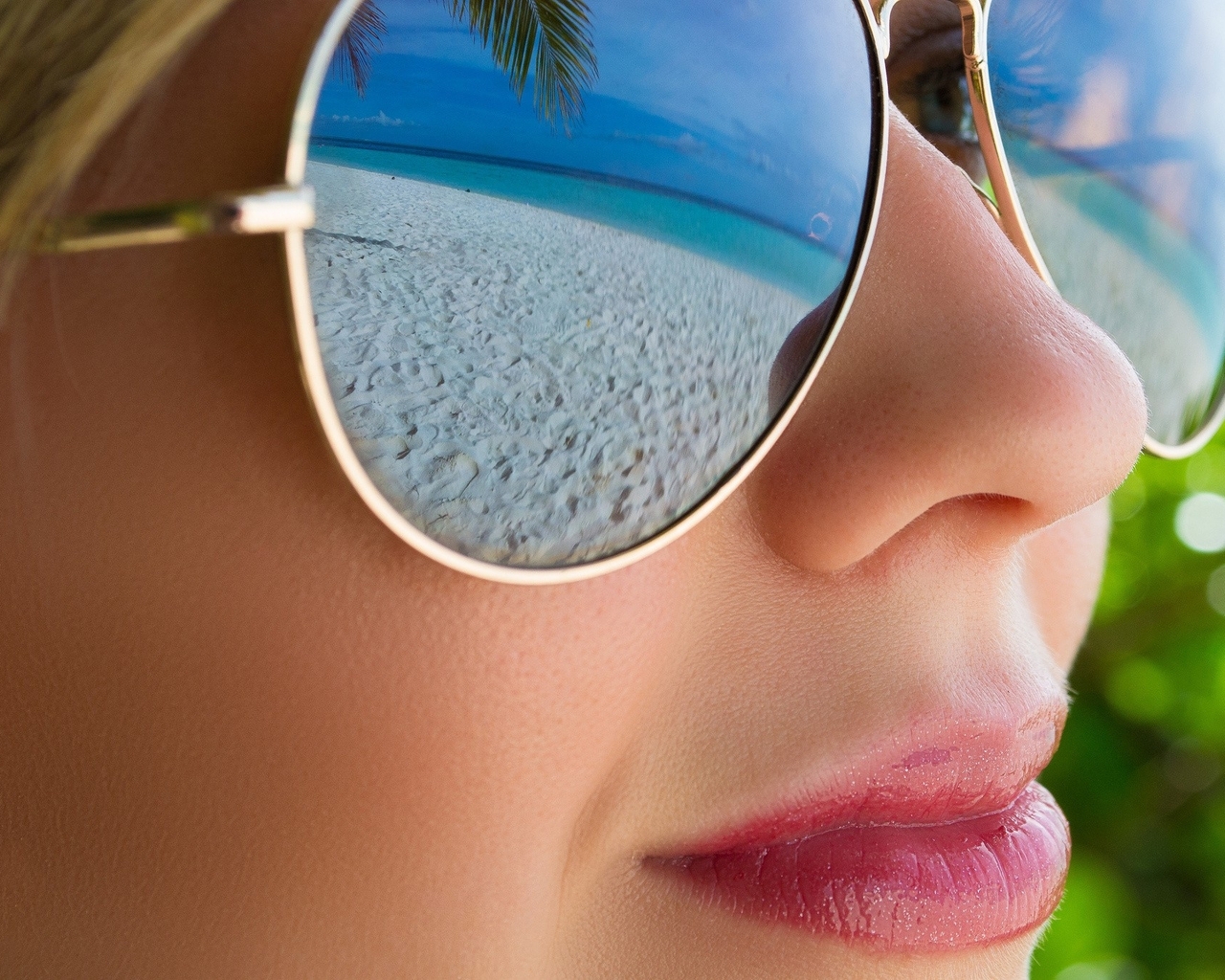 Image: Glasses, reflection, beach, sand, sea, sky, girl, face, blonde