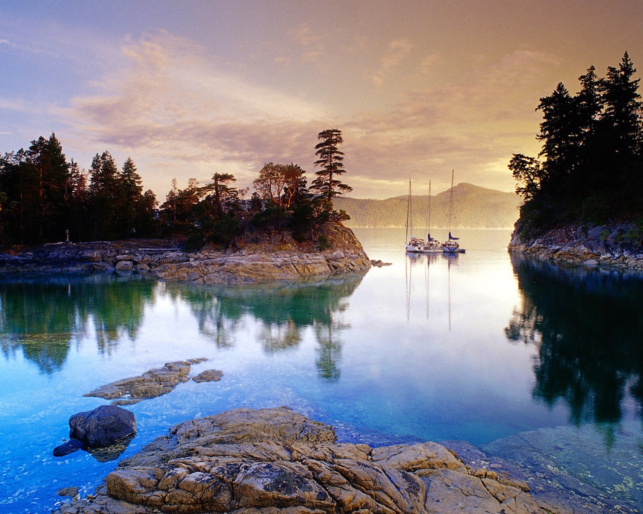 Image: Lake, water, stones, forest, trees, sky, mountains, reflection, yacht
