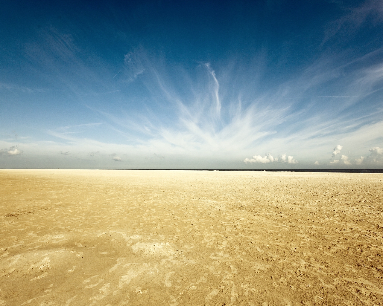 Картинка: Земля, песок, небо, горизонт, облака, пустыня