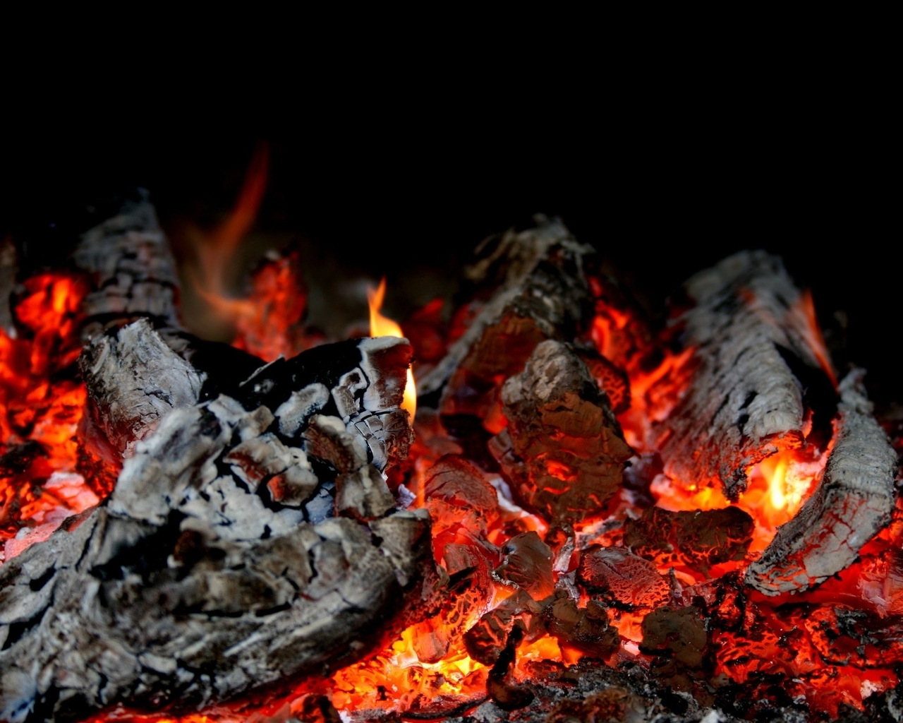 Картинка: Уголь, огонь, тепло, тёмный фон
