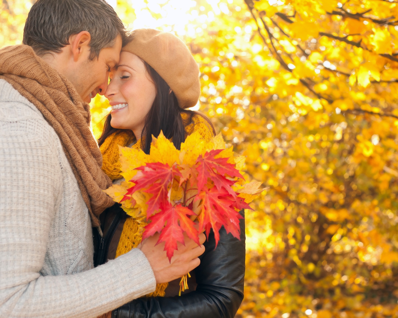 Картинка: Мужчина, женщина, пара, влюблённые, осень, листья, парк