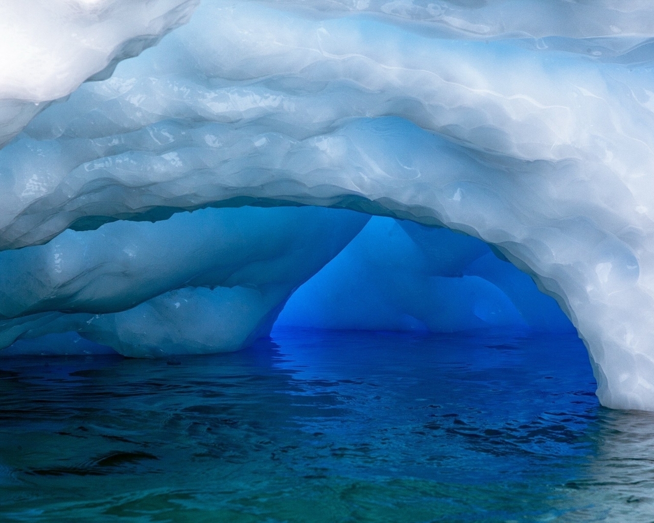 Картинка: Лёд, льдина, вода, пещера, поверхность
