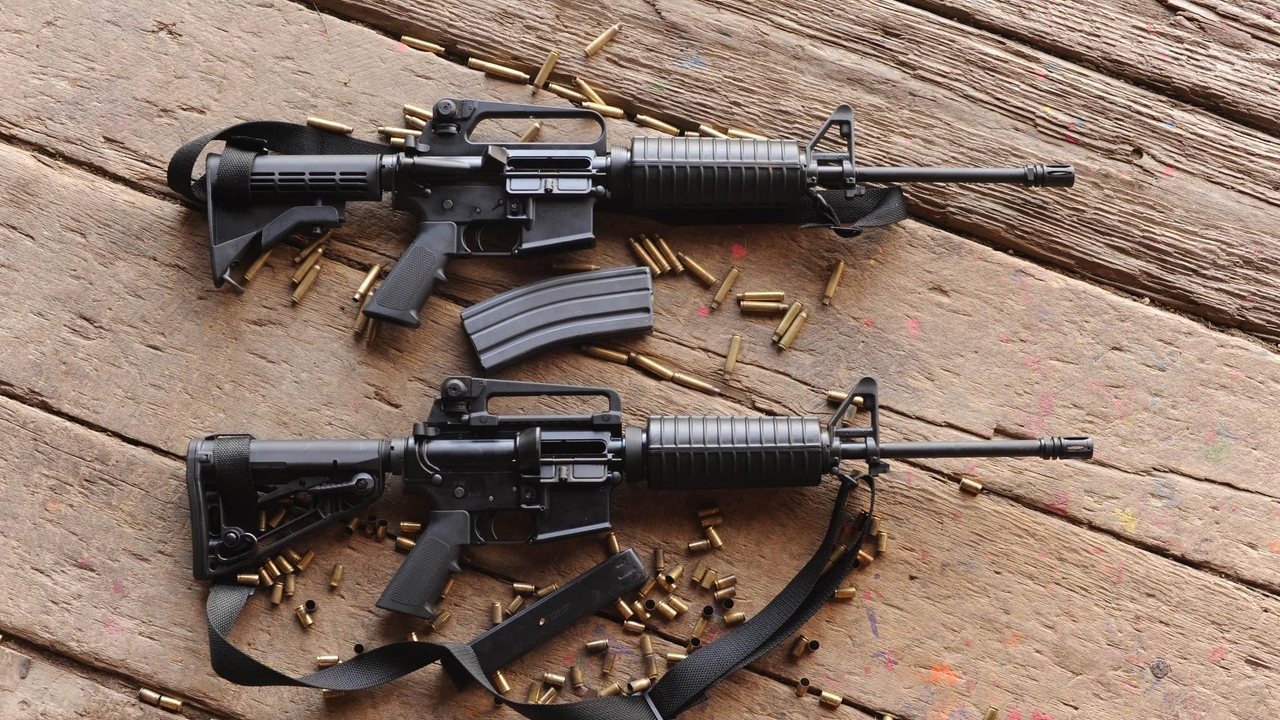 Image: Machine guns, M4, M4A1, cartridges, belt, stores, boards