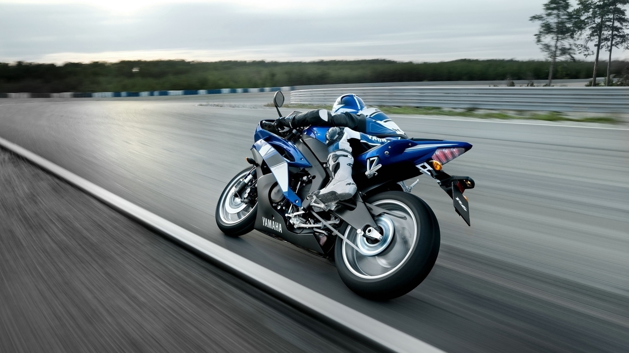 Image: Bike, Yamaha, speed, rotation, rider, blue, blur, track, racing track