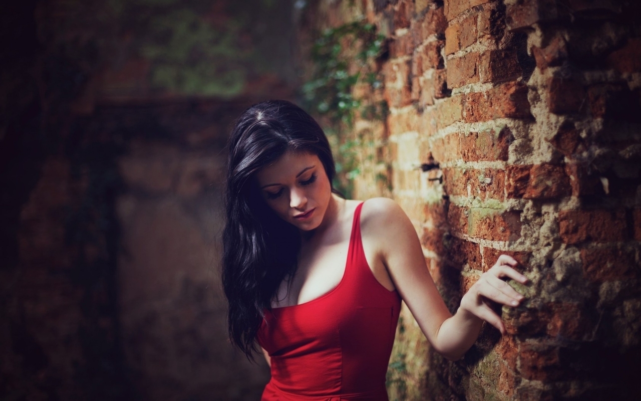 Image: Girl, black hair, brick wall, rests, red