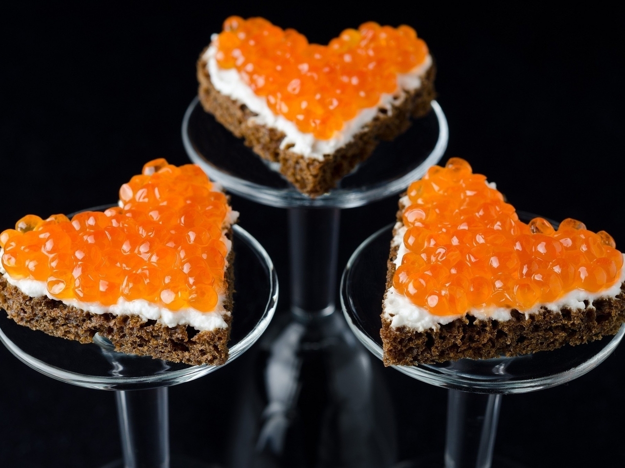 Image: Sandwich, red caviar, heart