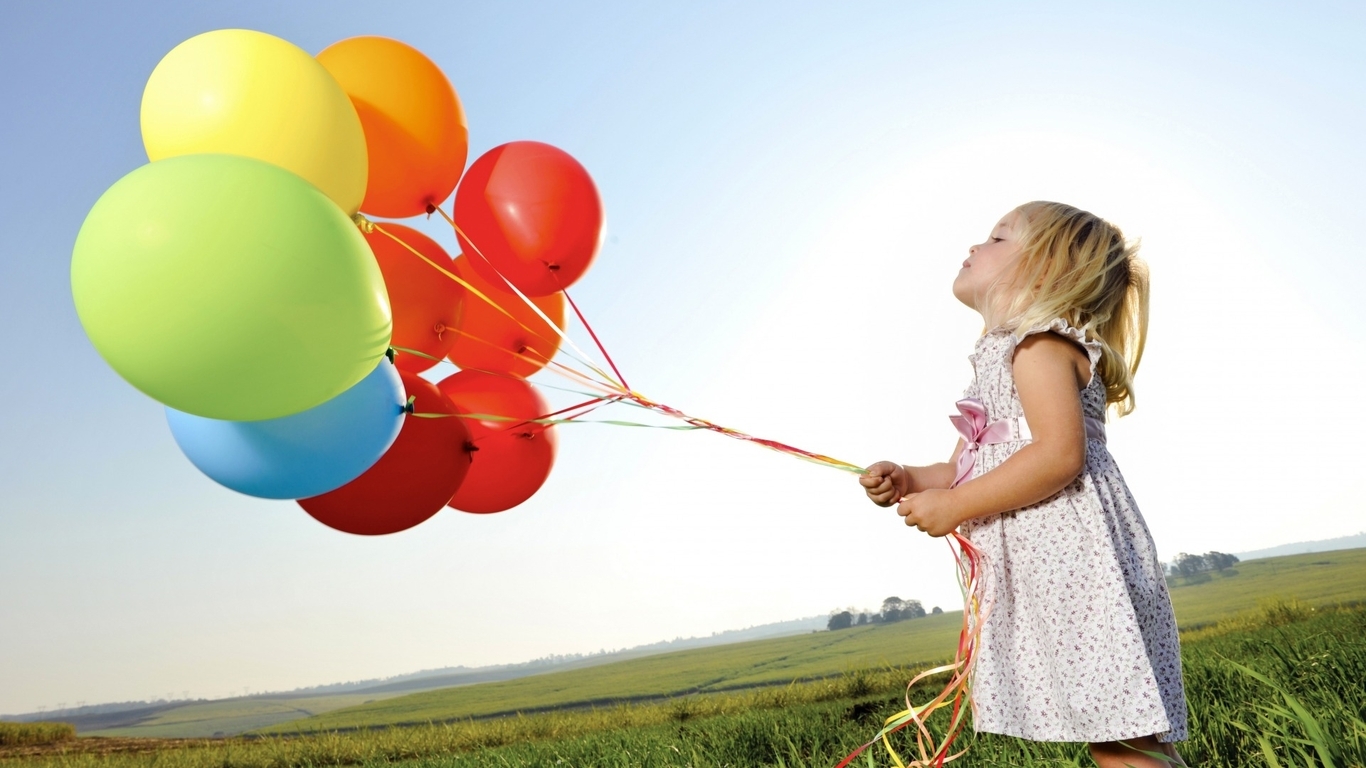 Картинка: Девочка, воздушные шары, платье, поле, трава, небо