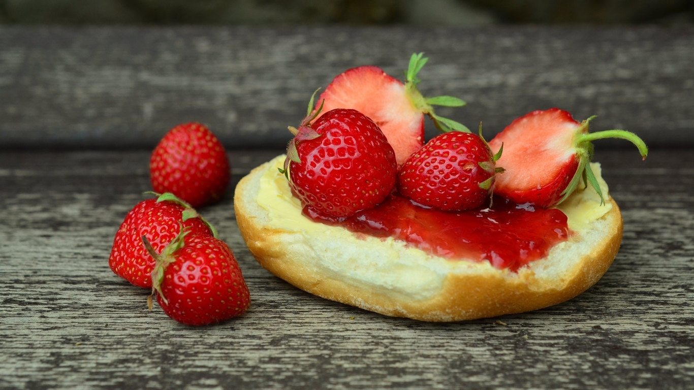 Image: Berries, strawberry, muffin