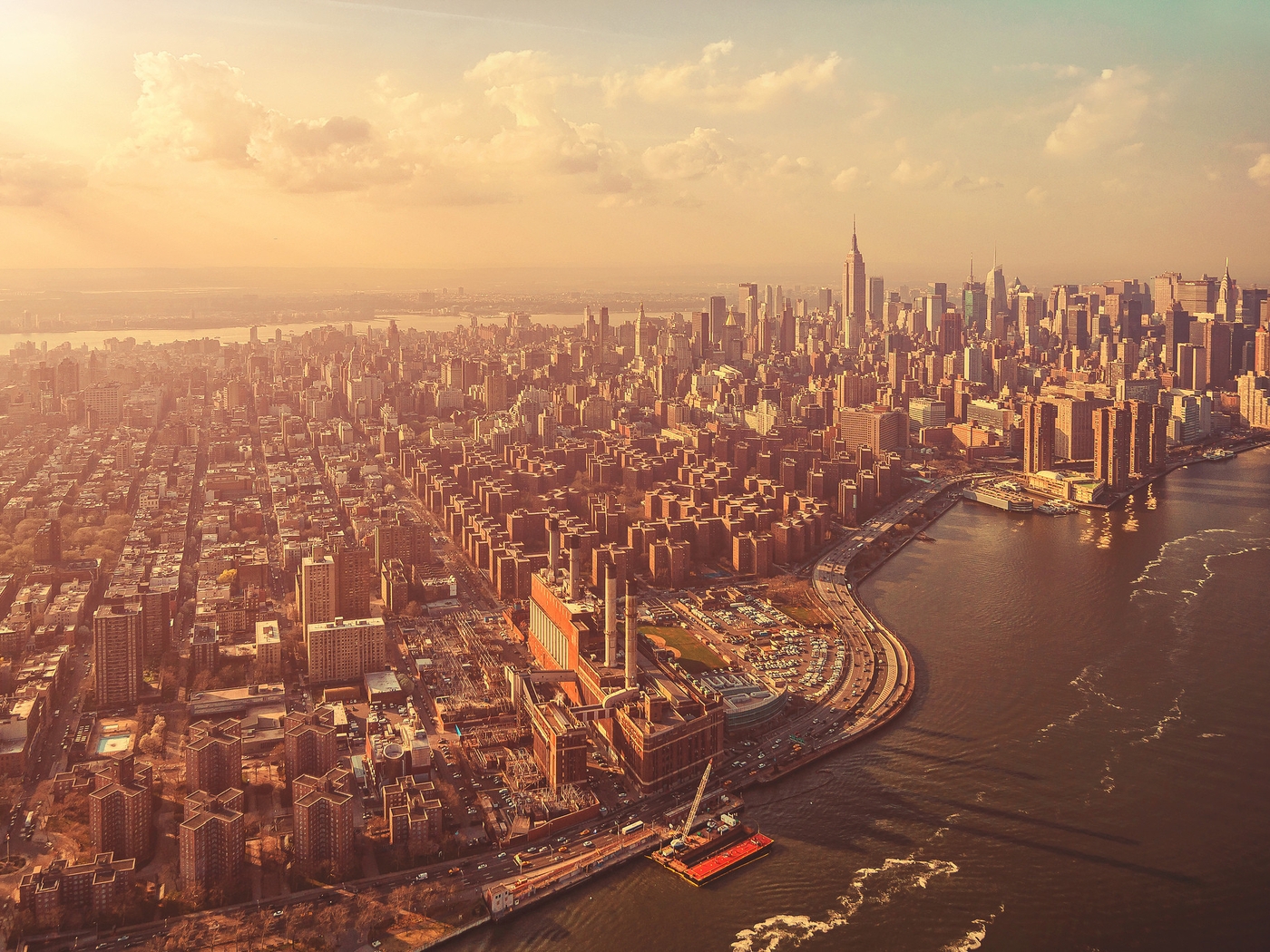 Картинка: Панорама, город, Нью-Йорк, освещение, река, небо, свет, облака, рассвет