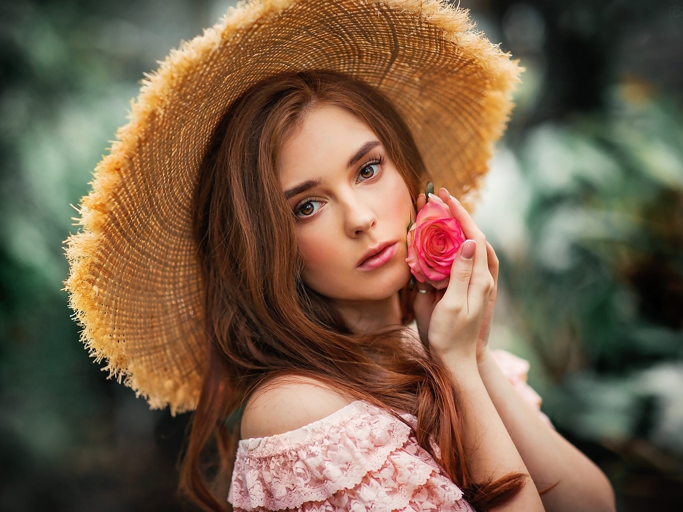 Image: Face, girl, hat, straw, blurred background