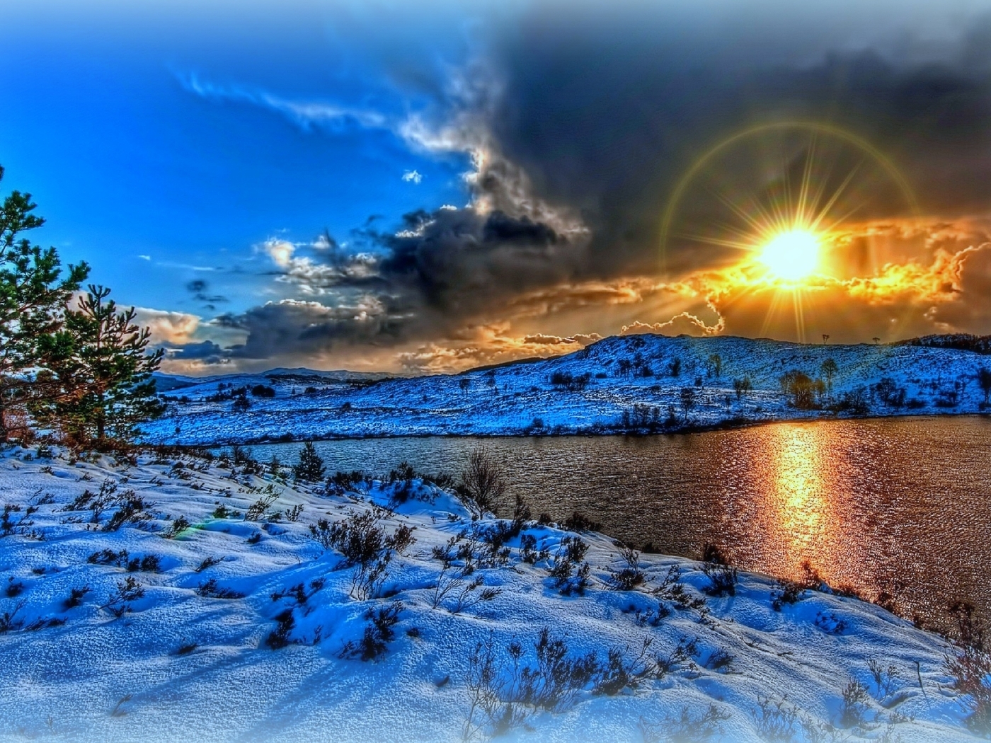 Картинка: Пейзаж, зима, снег, река, солнце, лучи, небо, деревья, тучи