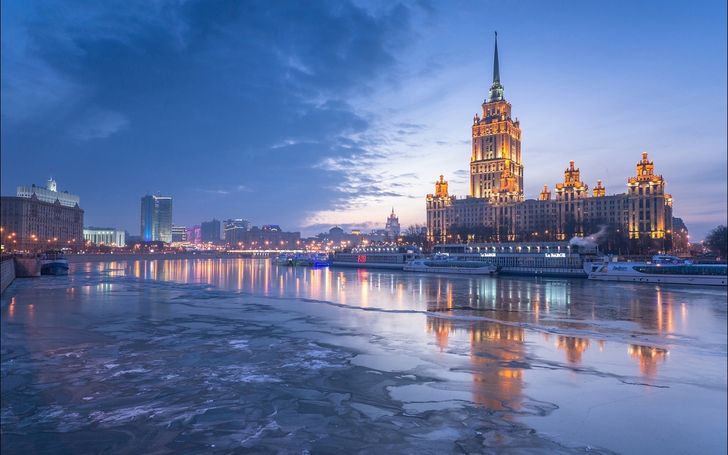 Image: Moscow, Radisson Royal, Hotel, lights, lighting, ice, melting