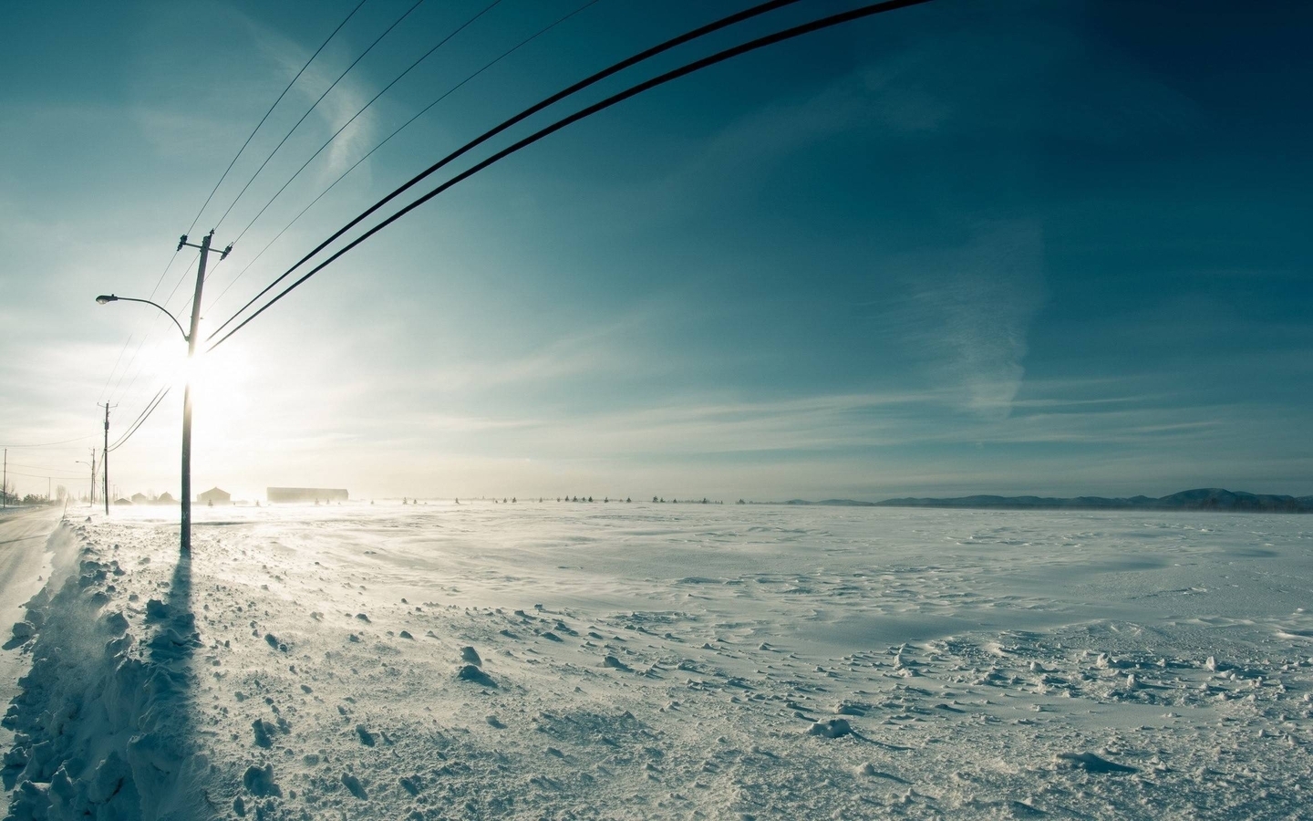 Картинка: Зима, небо, солнце, деревня, снег, дорога, опоры, линия, провода, электропередача, поле, горы