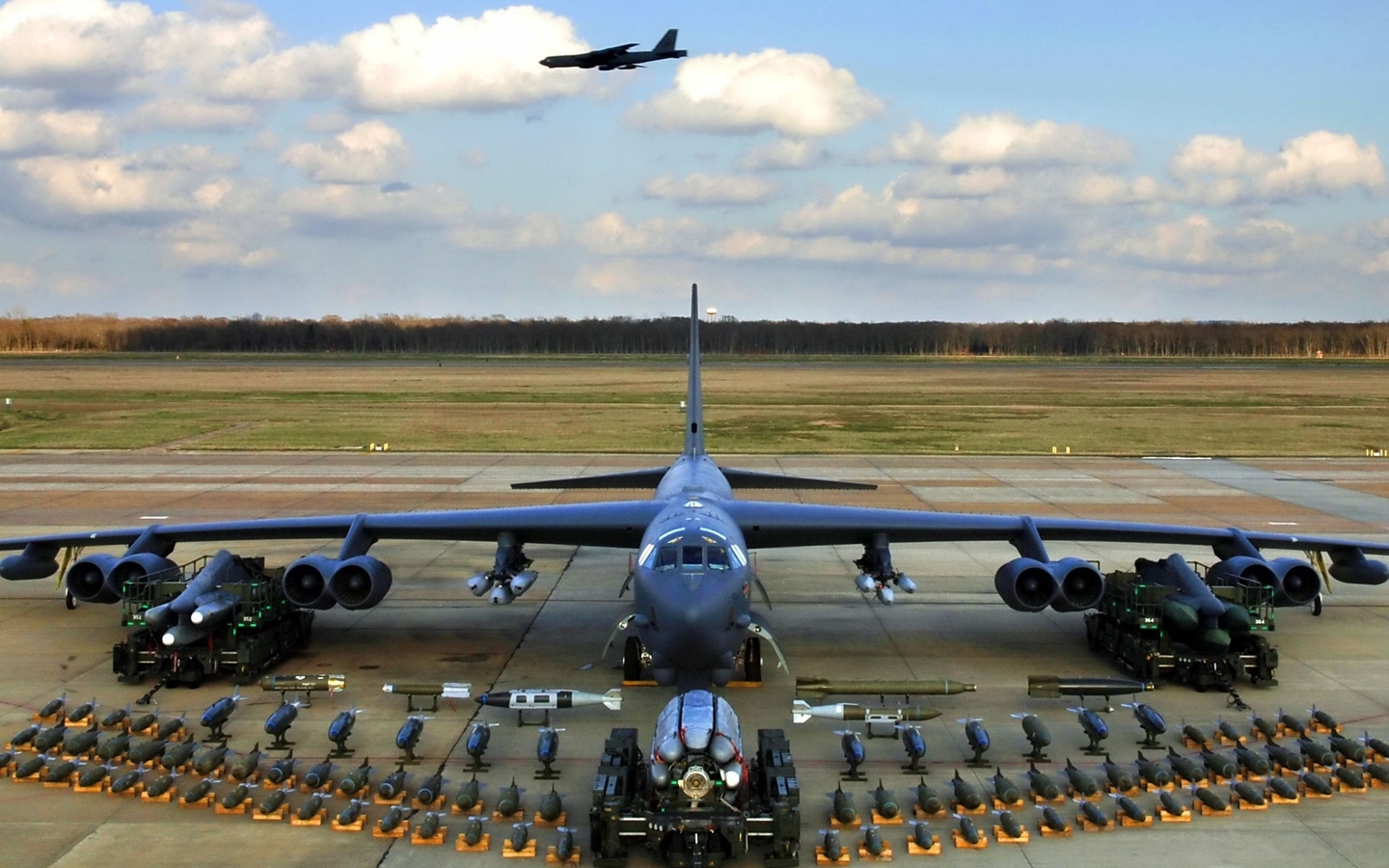 Image: Boeing, Boeing B-52, aircraft, airplane, bomber, munitions, missiles