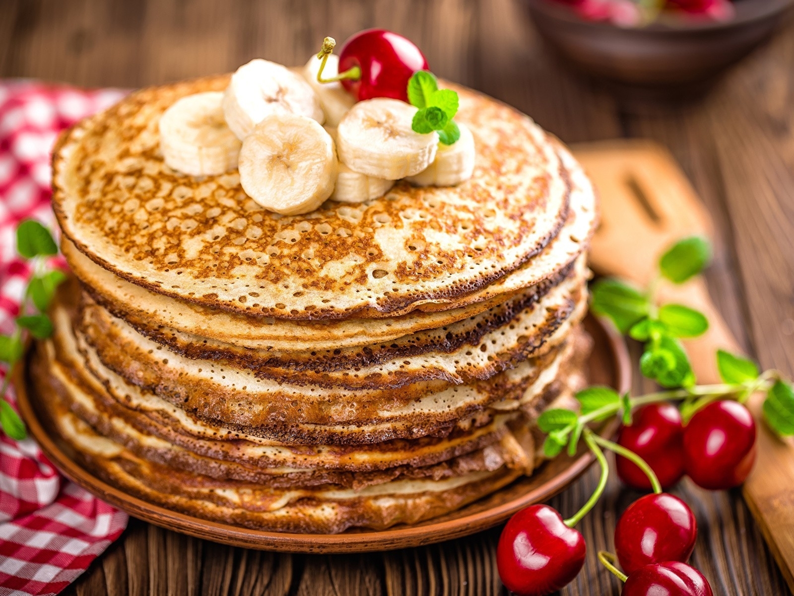 Image: Pancakes, bananas, berries, cherries