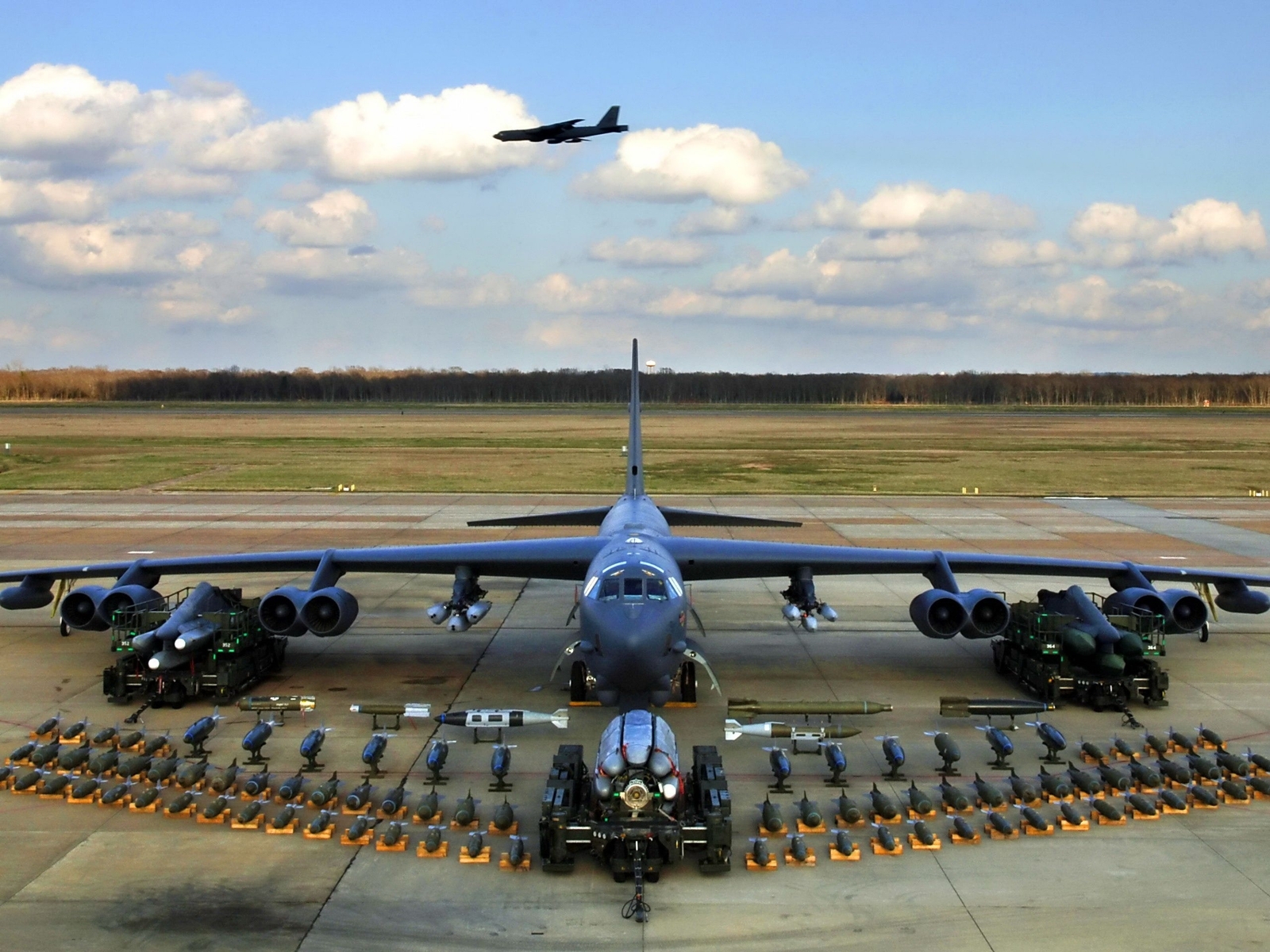 Image: Boeing, Boeing B-52, aircraft, airplane, bomber, munitions, missiles