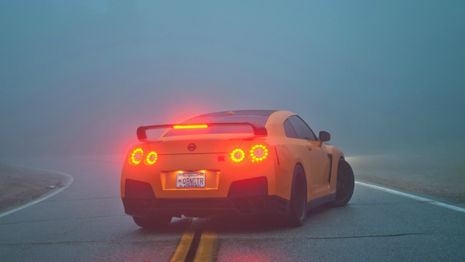 Картинка: Огни, суперкар, стоп-сигнал, Nissan, GTR, дорога, туман