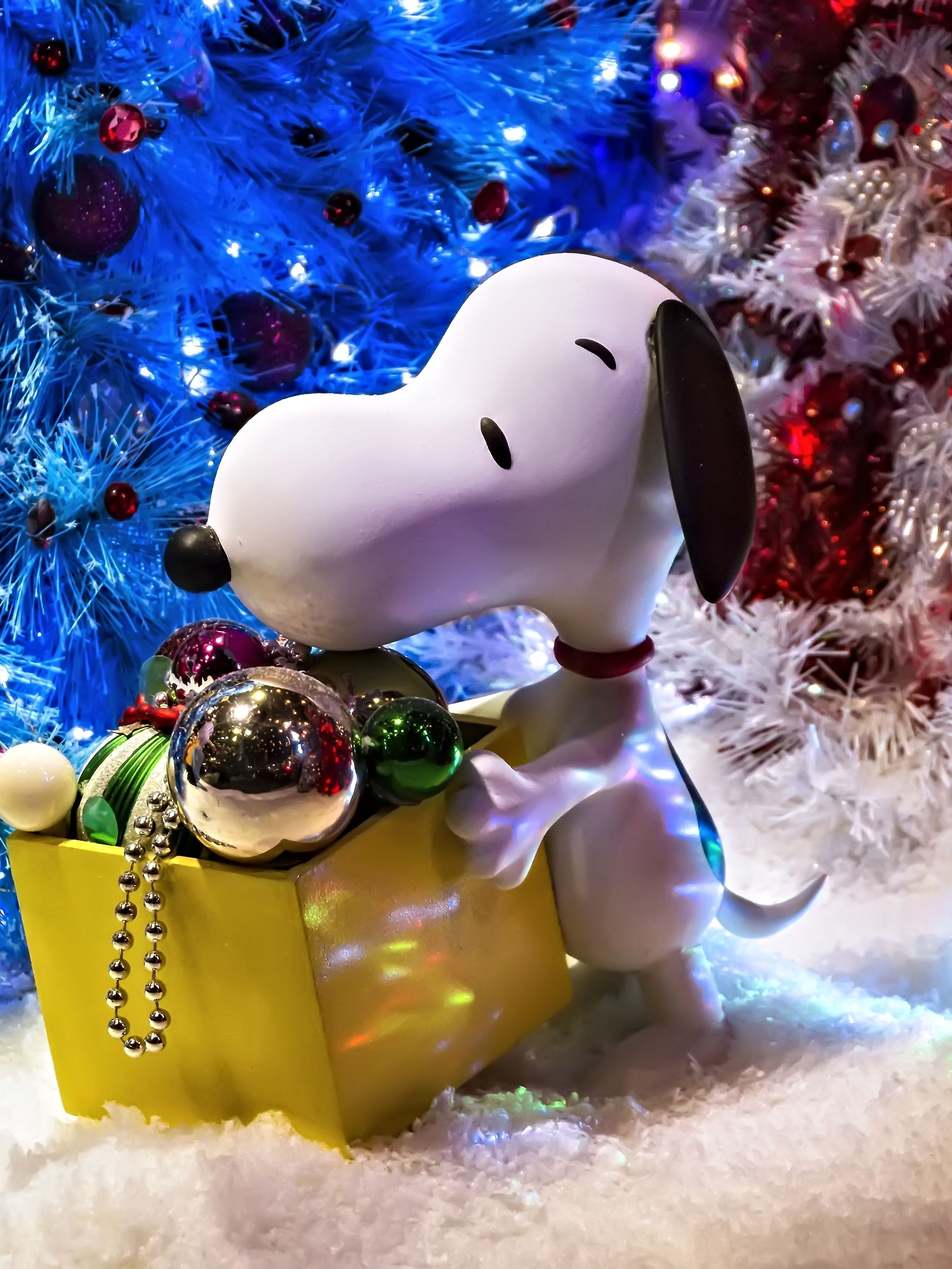 Image: Tree, balls, beads, toy, puppy, box, New year, snow, decoration, holiday