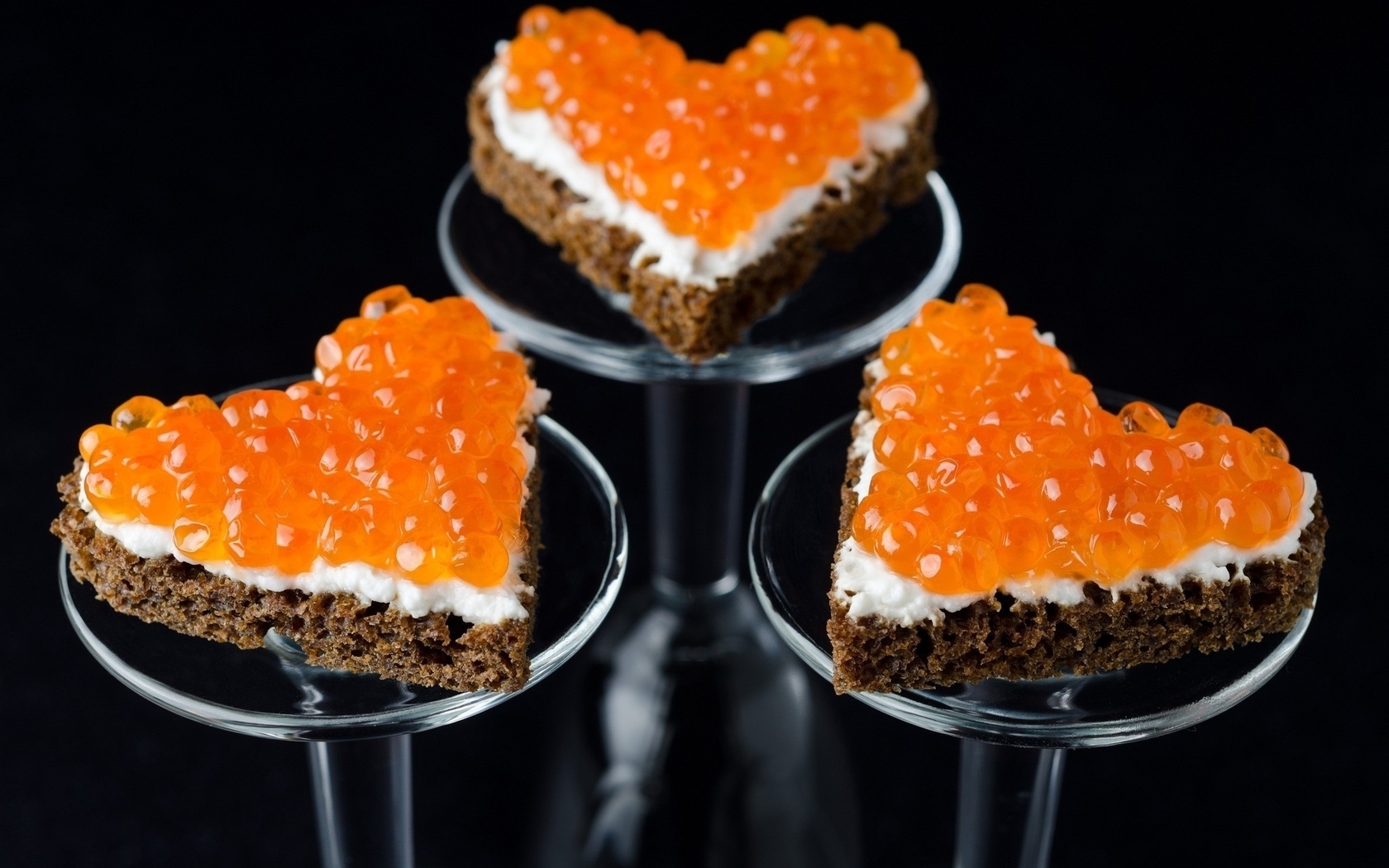 Image: Sandwich, red caviar, heart