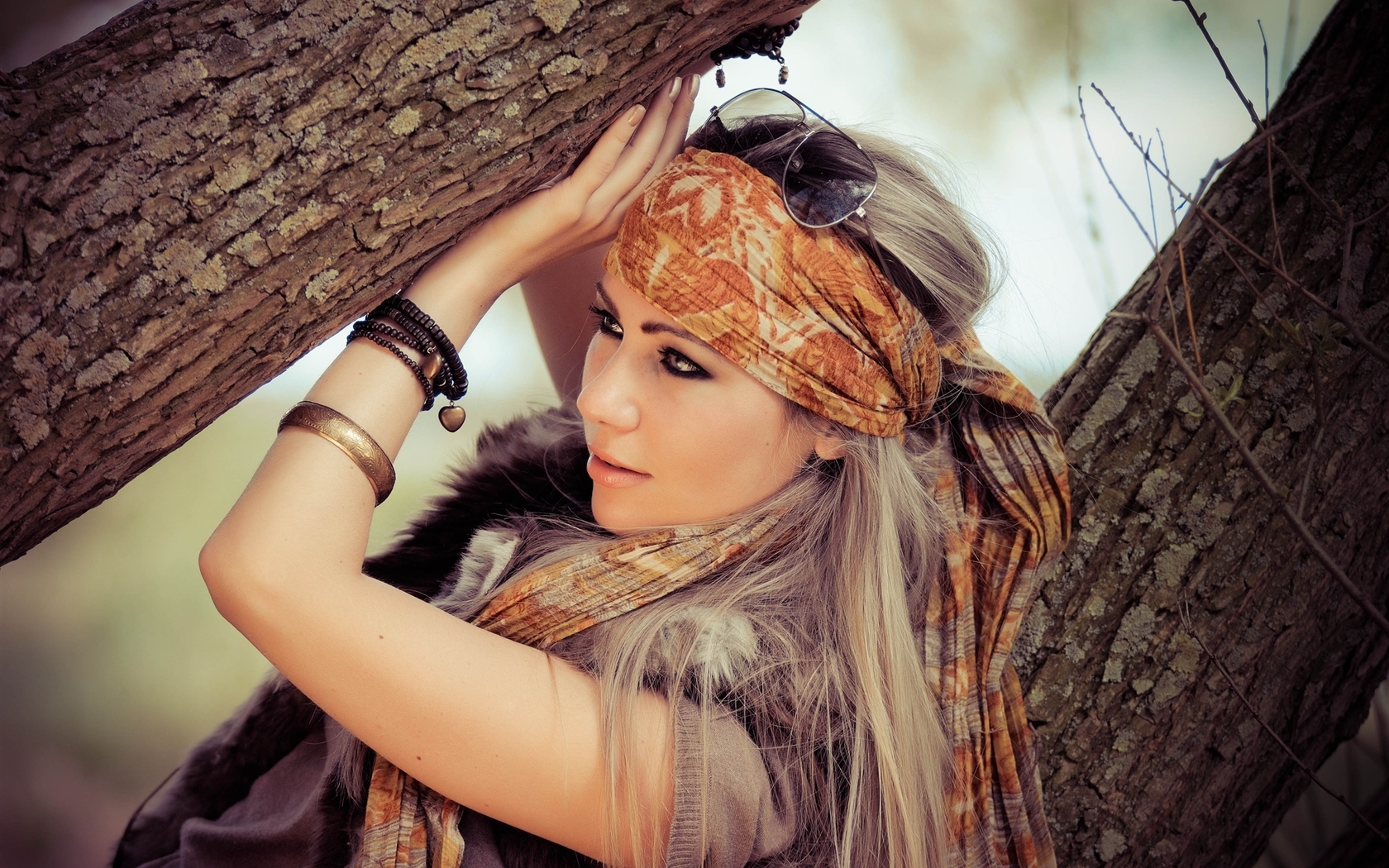 Image: Girl, face, eyes, makeup, long hair, blonde, glasses, bracelets, scarf, trees