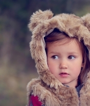 Картинка: Девочка, взгляд в сторону, костюм, жилетка, шерсть, медвежьи ушки