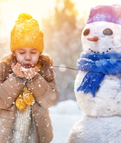 Картинка: Зима, девочка, снег, снежинки, снеговик, шарф, шапка