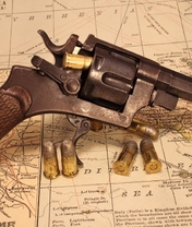 Image: Revolver, ammo, map