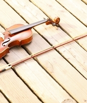 Image: Violin, bow, strings, boards