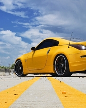 Картинка: Автомобиль, Nissan, 350Z, жёлтый, небо, облака, дорога, мусор