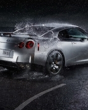 Image: Nissan GTR, splashes, rain, road, speed, rotation