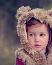 Картинка: Девочка, взгляд в сторону, костюм, жилетка, шерсть, медвежьи ушки